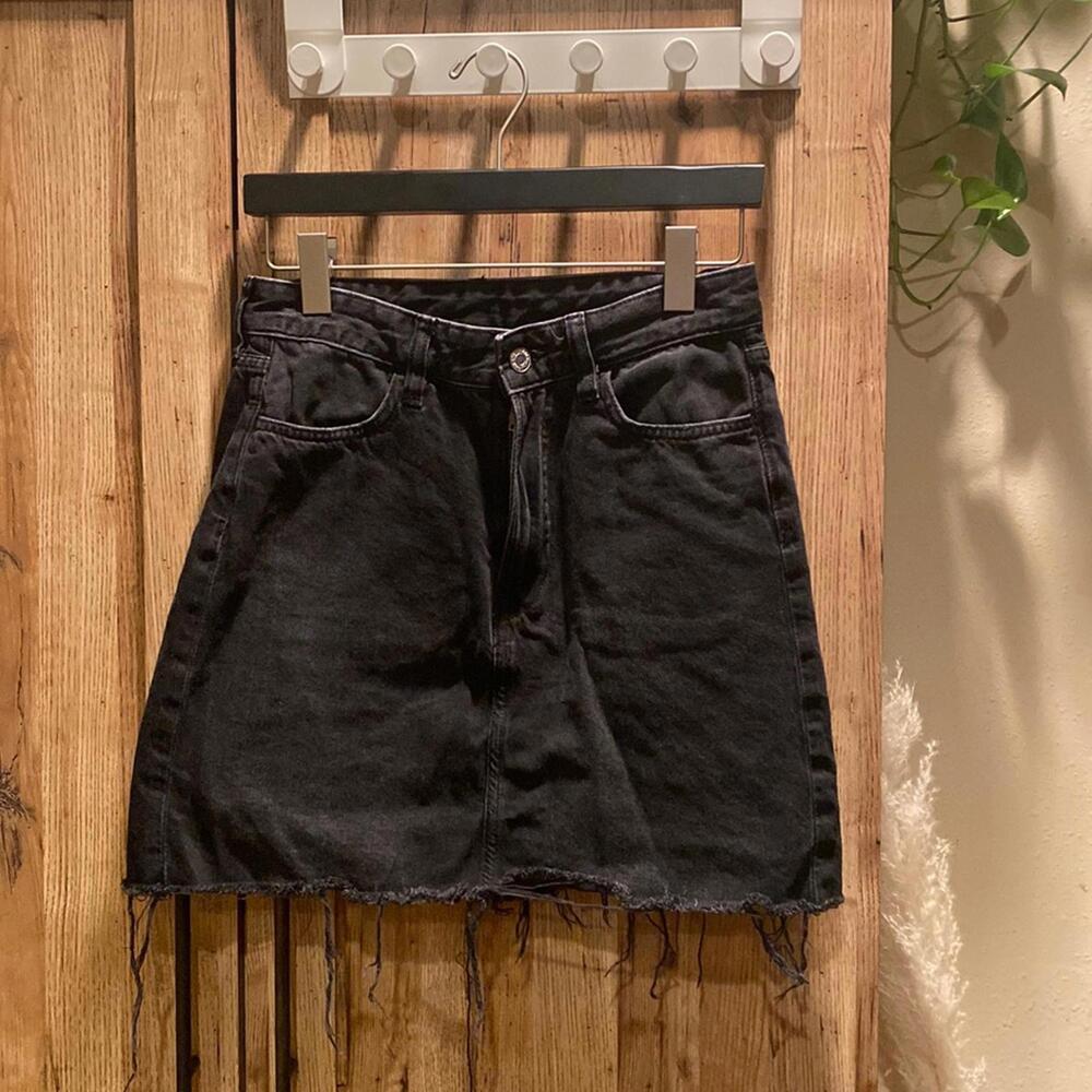 H&M distress mini skirt- black